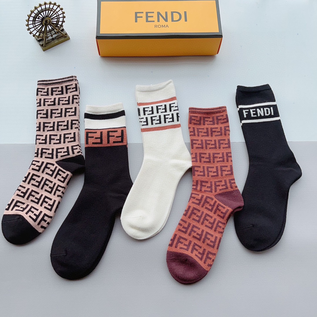 配包装一盒5双FENDI芬迪经典兔绒长款袜子️高版本材质柔软秒杀市场普通货经典的双F图案logo专柜同步