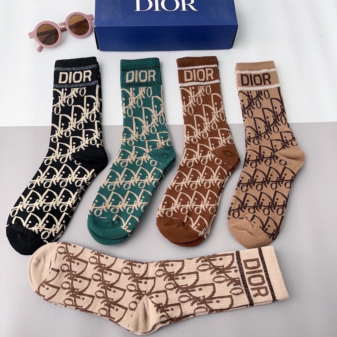 配包装一盒5双Dior迪奥新款字母罗口长筒袜子！爆款字母专柜同步长筒袜大牌出街潮人必备超好搭