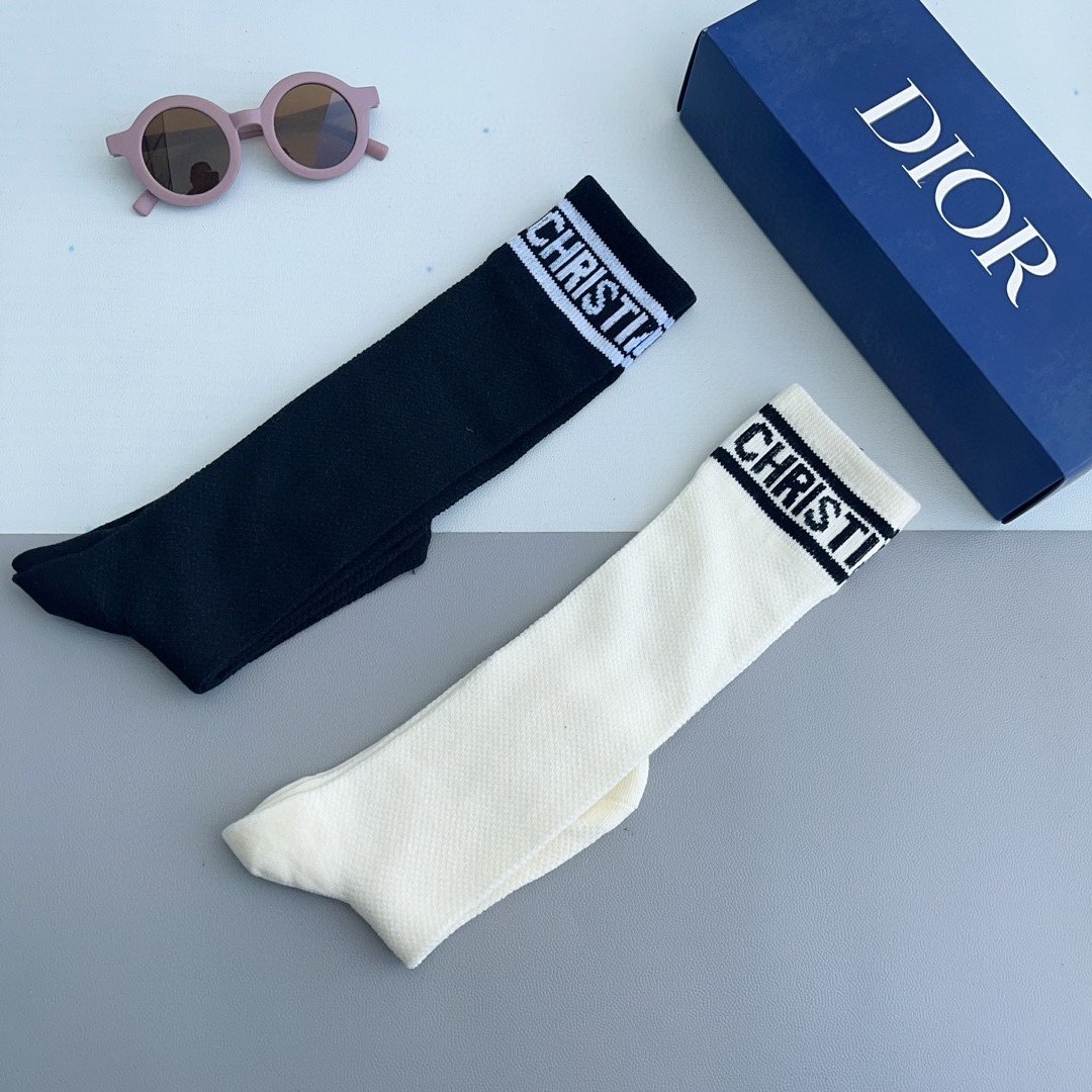 配包装一盒2双迪奥网眼小腿袜！Dior专柜新款高端袜子专柜同步上新超柔软舒适专柜爆款字母系列超火爆小单品