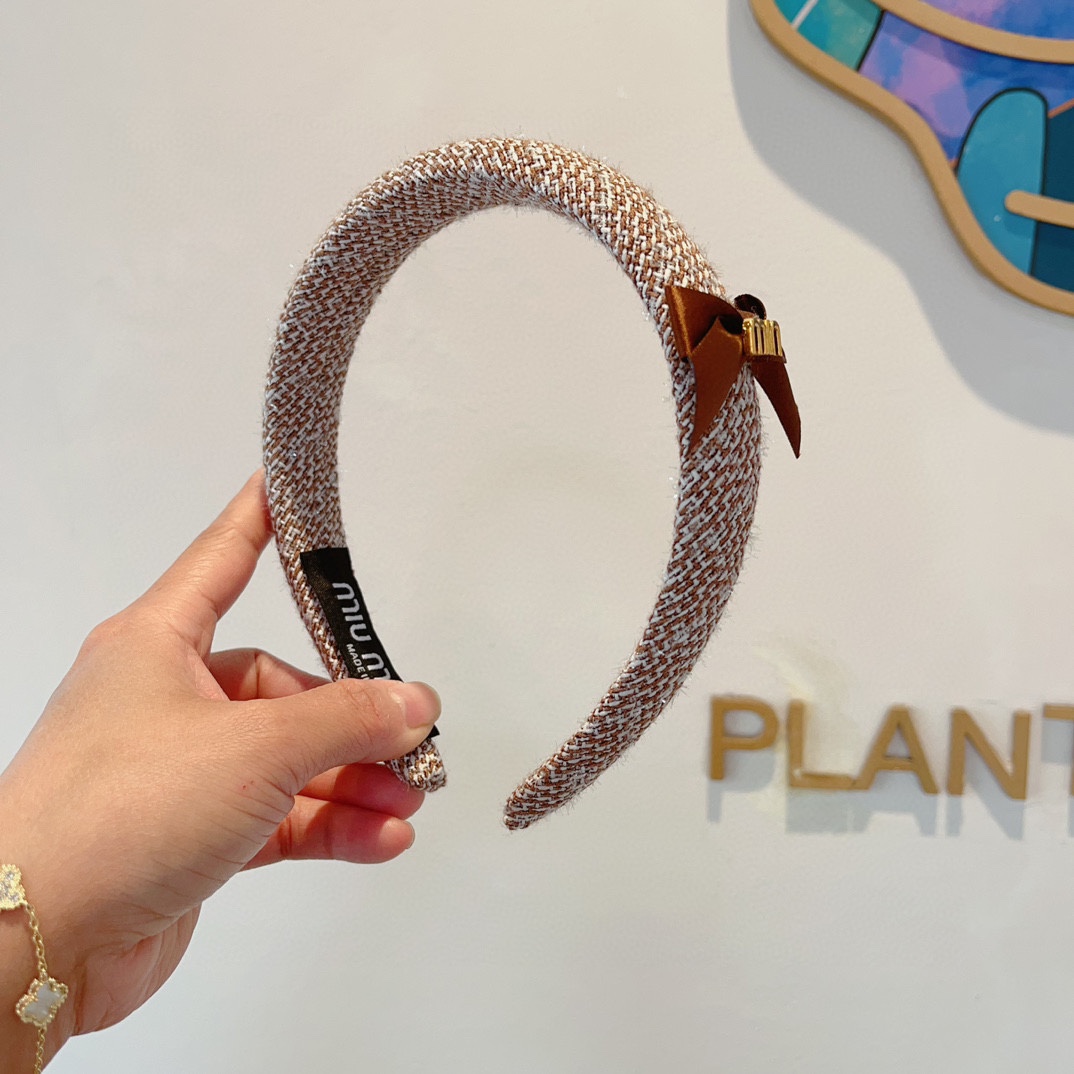 NO:277866,Packaging MIUMIU (Miao Miu) new sweet letter handmade headband, girlish simple and versatile headband, trendy women's essentials, super high-end!  hairpins, miumiu, hairpins19860909配包装 MIUMIU（缪缪）新款甜美字母手工制作发箍,少女感简约百搭头箍、潮女必备品,超级的高大上！,发夹,miumiu,hairpins,accessory