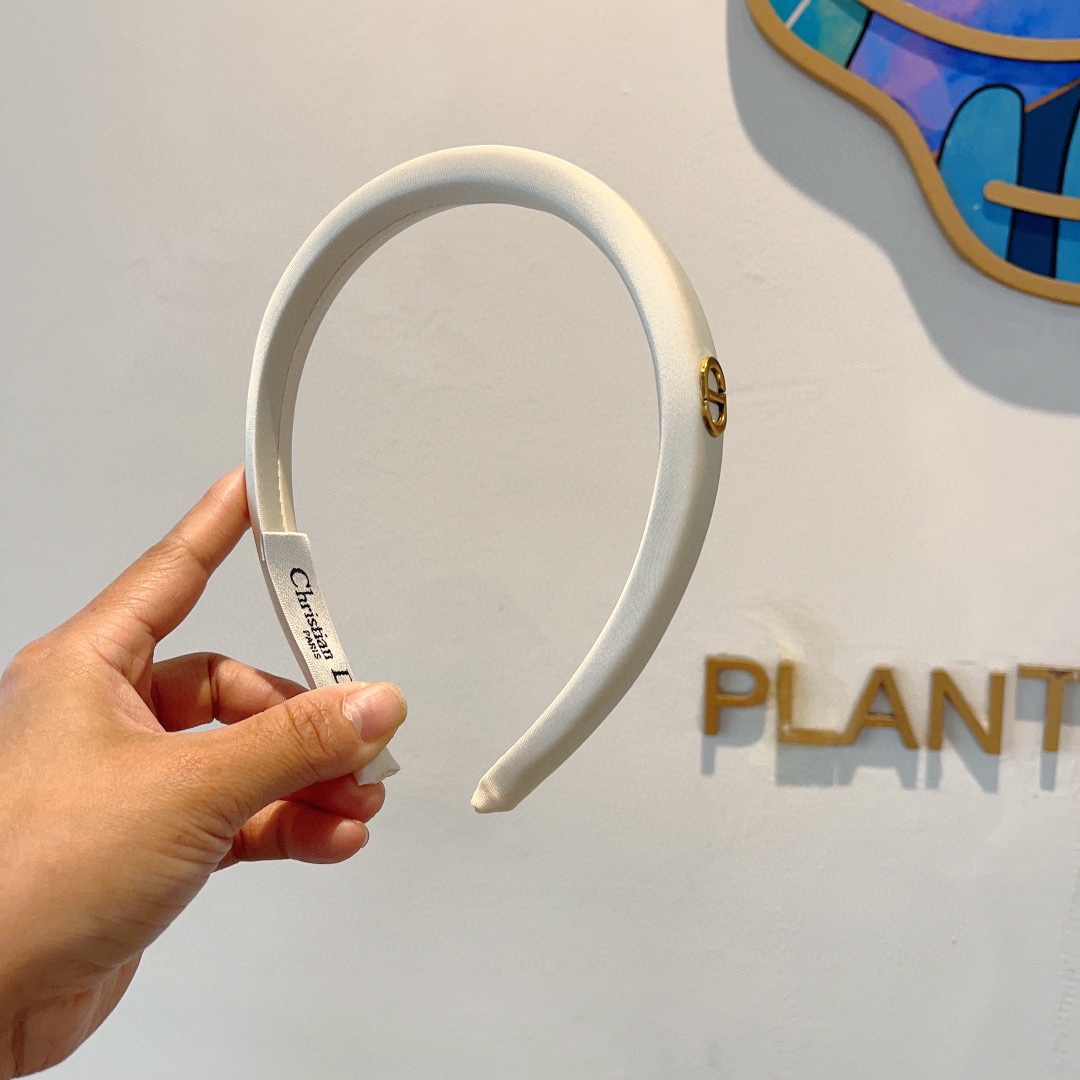 NO:277893,Packaging Dior (Dior) New narrow version of high-end brand headband, popular internet celebrity anti-slip headband, let your charm bloom, fresh ladylike style makes fashion simpler., hairpins, dior, dior, hairpins19860909配包装 Dior（迪奥） 新款窄版高级感大牌发箍, 网红爆款防滑头箍、让你的魅力绽放 清新淑女范让时尚更简单.,发夹,dior,dior,hairpins,accessory