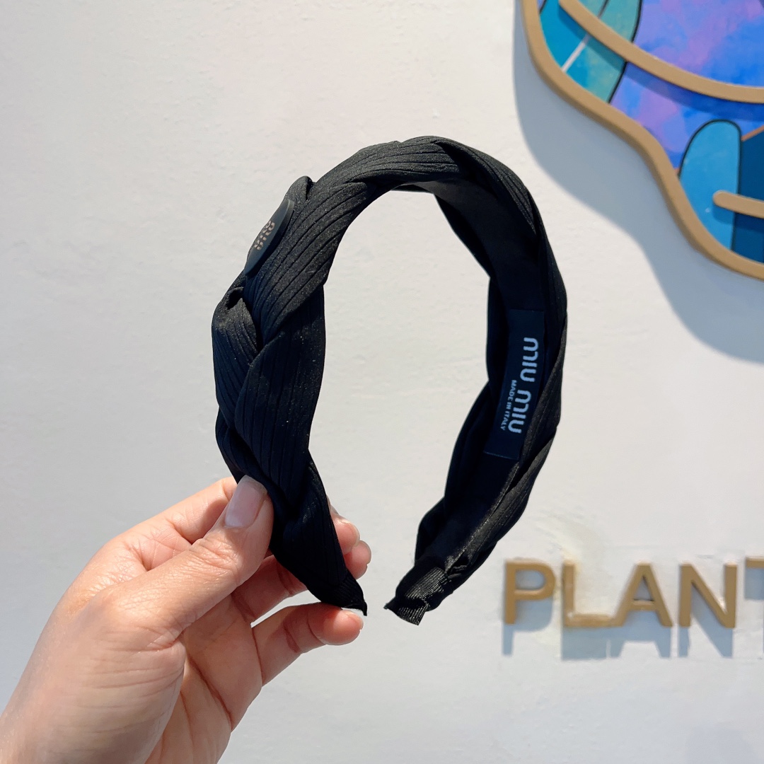 NO:277899,Packaging MIUMIU (Miao Miu) new sweet letter handmade headband, girlish simple and versatile headband, trendy women's essentials, super high-end!  hairpins, miumiu, hairpins19860909配包装 MIUMIU（缪缪）新款甜美字母手工制作发箍,少女感简约百搭头箍、潮女必备品,超级的高大上！,发夹,miumiu,hairpins,accessory