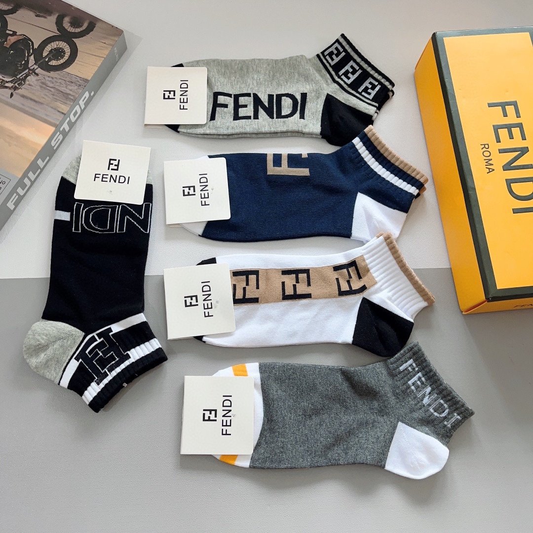 配包装一盒5双FENDI芬迪字母双Ｆ爆款船袜袜子实用好穿柔软透气时尚百搭款大牌出街