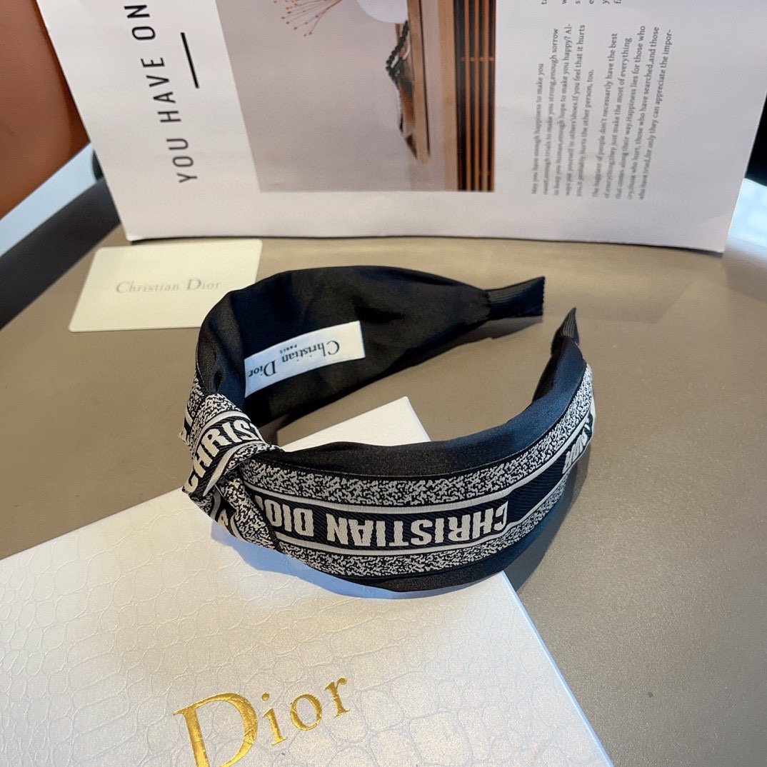 配包装Dior迪奥火爆新款D字母真丝宽版发箍,专柜品质让你的魅力绽放清新淑女范让时尚更简单