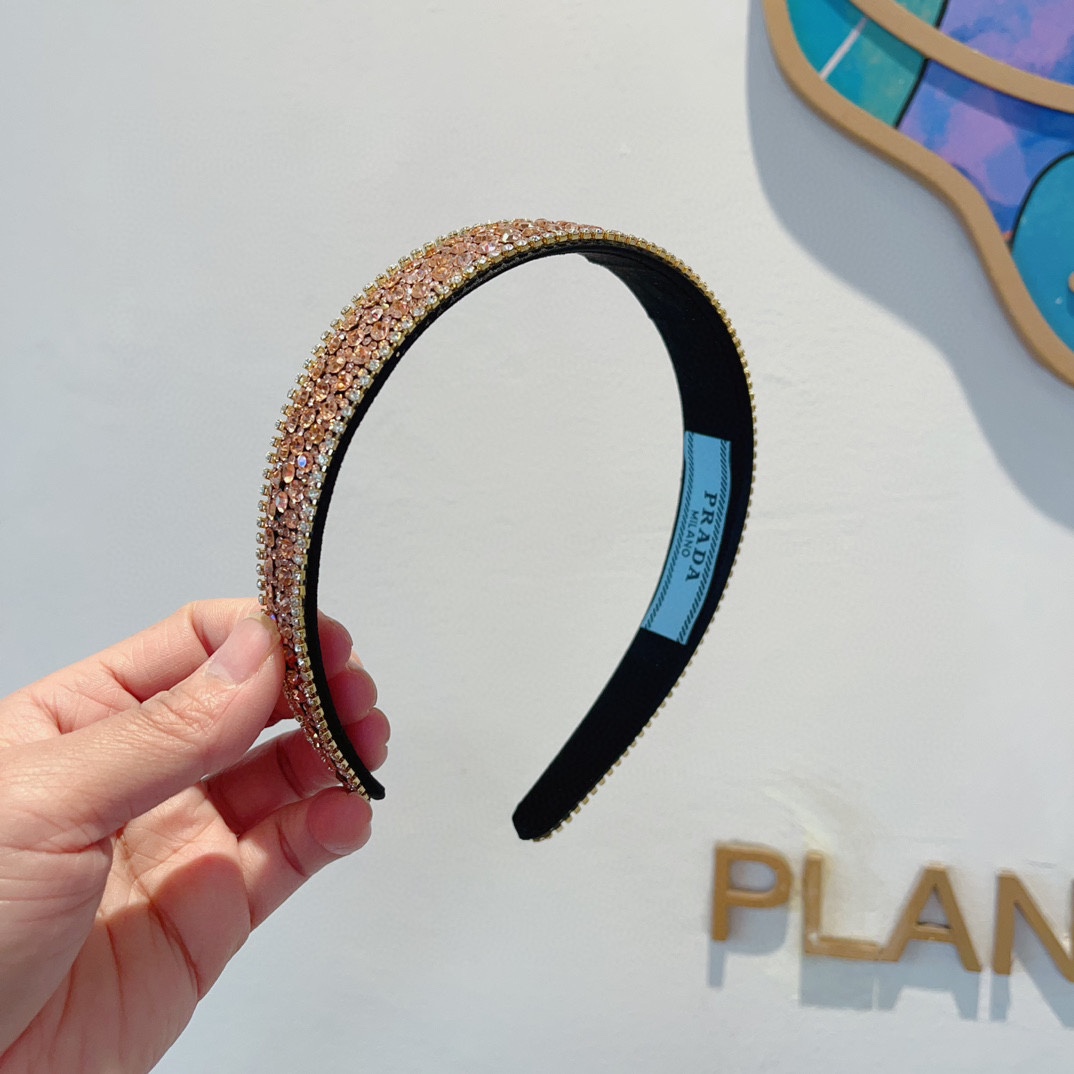 NO:278895,Packaging PRADA (Prada) New European and American trendy color sticker hairband, same style as celebrities, goddess must-have items, very versatile, fashionable and trendy, wear it full of tallness. Hair accessories, hairpins, prada, prada, hairpins19860909配包装 PRADA（普拉达） 欧美新款潮流色彩贴钻发箍,明星同款 女神必备单品,非常百搭,时尚潮流, 戴上它满满的高大上.发饰,发夹,prada,prada,hairpins,accessory