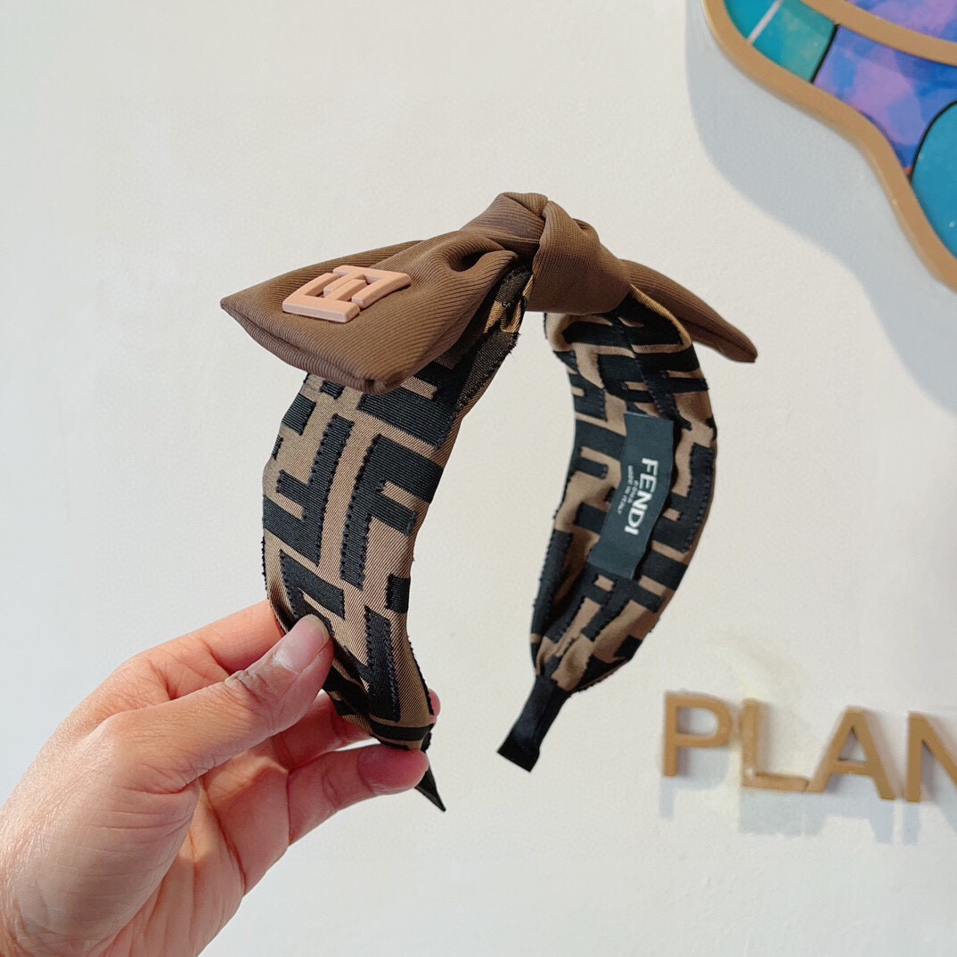 NO:278911,Packaging FENDI Popular new bow headband, retro headband, simple and versatile, a must-have for trendy women, super high-end!  Hair accessories, hairpins, fendi, fendi, hairpins19860909配包装 FENDI 芬迪 火爆新款蝴蝶结发箍,复古头箍,简约百搭,潮女必备品,超级的高大上！发饰,发夹,fendi,fendi,hairpins,accessory