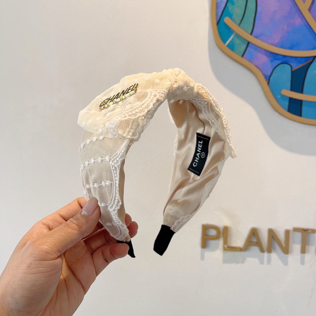 NO:278670,With packaging CHANEL's latest small fragrance bow lace headband, retro bow headband, popular internet celebrity products, super exquisite, fashionable and versatile!  Hair accessories, hairpins, chanel, chanel, hairpins19860909配包装 CHANEL（香奈儿）最新款小香蝴蝶结花边发箍,复古蝴蝶结头箍,网红爆款推荐 超精致,时尚百搭！发饰,发夹,chanel,chanel,hairpins,accessory