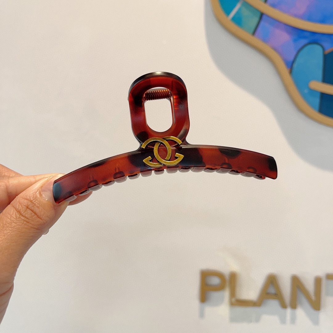 NO:278946,Packaging CHANEL (Chanel) new fashionable Korean version of double C grab clip, large shark clip, simple and classic letter logo, super exquisite and versatile, it will be amazing when you turn pictures!  Hair accessories, hairpins, chanel, chanel, hairpins19860909配包装 CHANEL（香奈儿）新款时尚韩版双C抓夹 大号鲨鱼夹,简约经典字母logo, 超精致百搭,转图必爆哈！发饰,发夹,chanel,chanel,hairpins,accessory