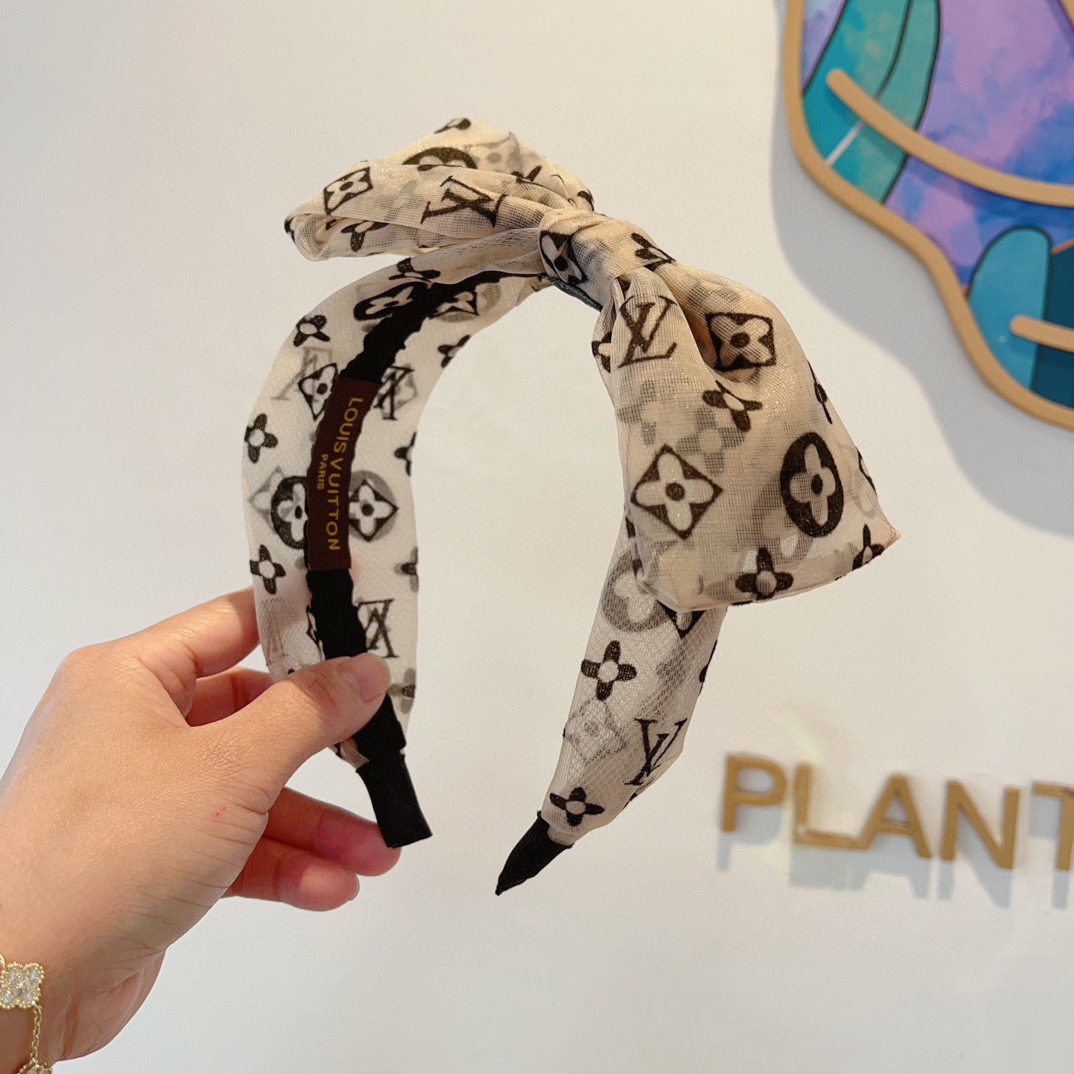 NO:278970,Packaged by LV Louis Vuitton, new Organya headband, fashionable headband, Internet celebrity style is fashionable and versatile, goddess must enter!  hair accessories, hairpins, louis vuitton, louis vuitton, hairpins19860909配包装 LV 路易威登 新款欧根纱材质发箍,时尚头箍,网红同款来袭时尚百搭,女神必入 ！发饰,发夹,louis vuitton,louis vuitton,hairpins,accessory