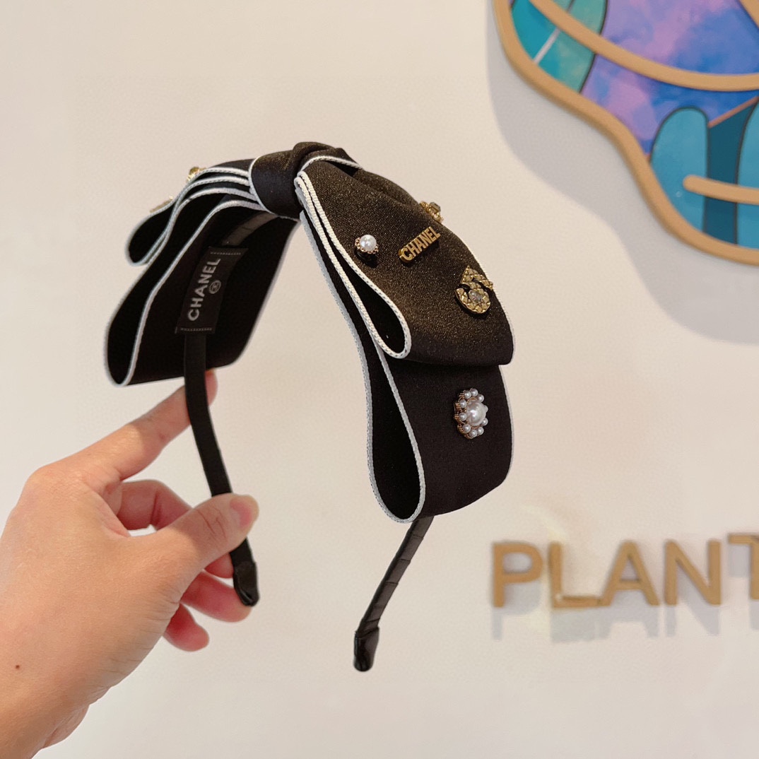 NO:279189,Packaging CHANEL (Chanel) latest small fragrance big bow headband, retro headband, popular internet celebrity products recommended. It is matched with high-end materials, super exquisite, fashionable and versatile. Hair accessories, hairpins, chanel, chanel, hairpins19860909配包装 CHANEL（香奈儿）最新款小香大蝴蝶结发箍,复古头箍,网红爆款推荐 搭配高端材质,超精致,时尚百搭.发饰,发夹,chanel,chanel,hairpins,accessory
