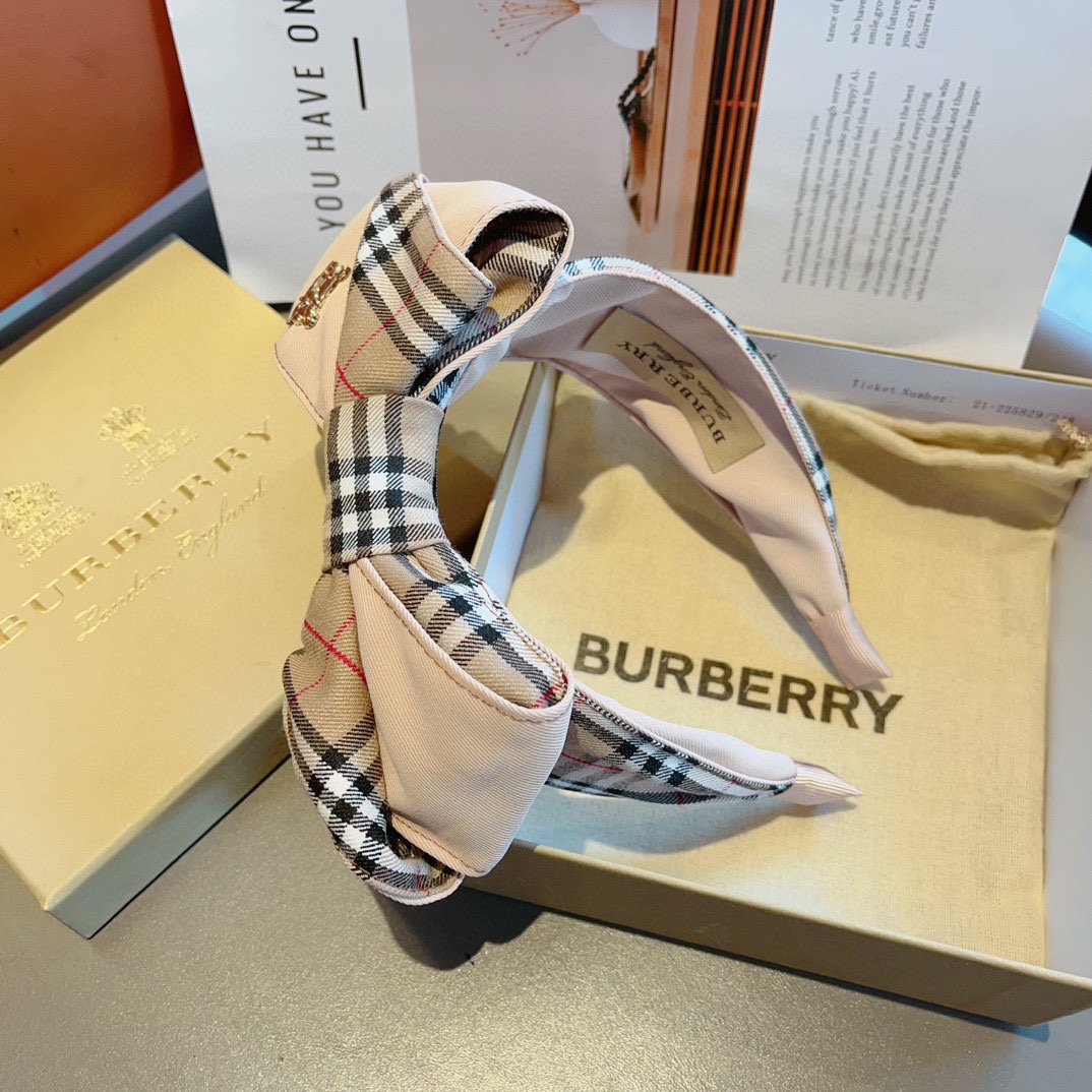 配包装巴宝莉BURBERRY新款高版本蝴蝶结发箍客供面料细节全部实拍！非常耐看又百搭适合各种场合搭配！