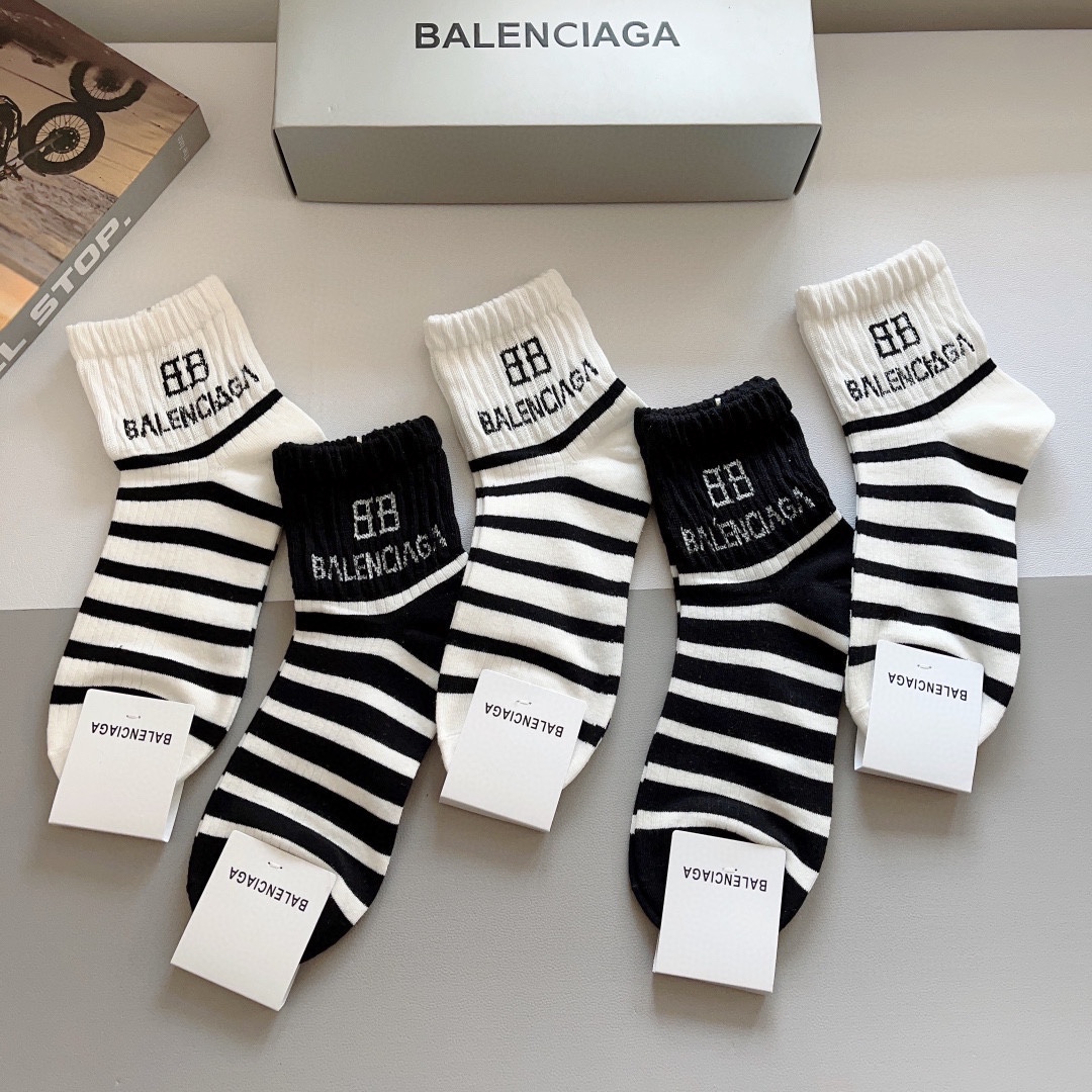 配包装一盒5双BALENCIAGA巴黎世家高版本超级柔软长筒袜子潮人必不可少的时尚专柜代购长筒袜子搭配起