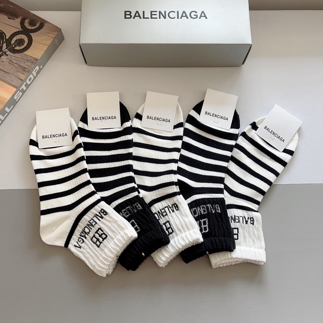 配包装一盒5双BALENCIAGA巴黎世家高版本超级柔软长筒袜子潮人必不可少的时尚专柜代购长筒袜子搭配起