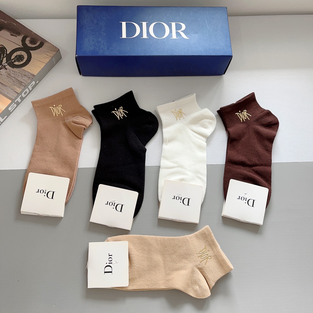 配包装一盒5双Dior迪奥新款烫印字母罗口小腿袜子！爆款字母专柜同步中筒袜大牌出街潮人必备超好搭