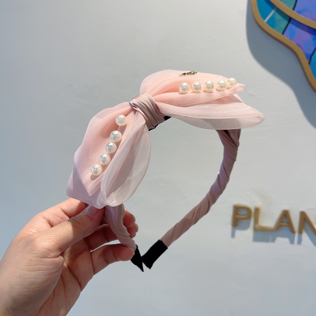 NO:280095,Packaging CHANEL (Chanel) latest small fragrant hairband, retro bow headband, popular internet celebrity products, paired with high-end lace pearls, super exquisite, fashionable and versatile. Hair accessories, hairpins, chanel, chanel, hairpins19860909配包装 CHANEL（香奈儿）最新款小香发箍,复古蝴蝶结头箍,网红爆款推荐 搭配高端蕾丝珍珠,超精致,时尚百搭.发饰,发夹,chanel,chanel,hairpins,accessory