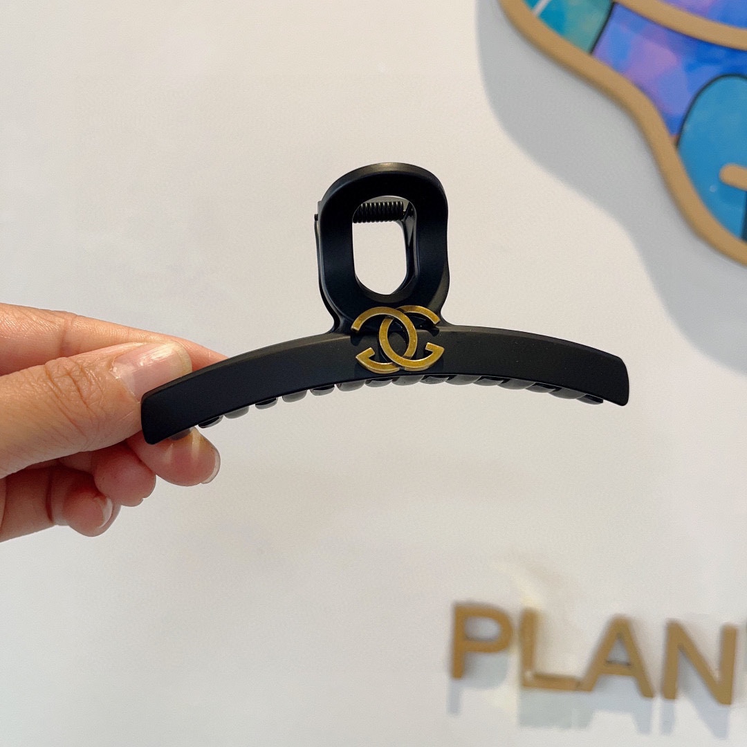NO:280135,Packaging CHANEL (Chanel) new fashionable Korean version of double C grab clip, large shark clip, simple and classic letter logo, super exquisite and versatile, it will be amazing when you turn pictures!  Hair accessories, hairpins, chanel, chanel, hairpins19860909配包装 CHANEL（香奈儿）新款时尚韩版双C抓夹 大号鲨鱼夹,简约经典字母logo, 超精致百搭,转图必爆哈！发饰,发夹,chanel,chanel,hairpins,accessory