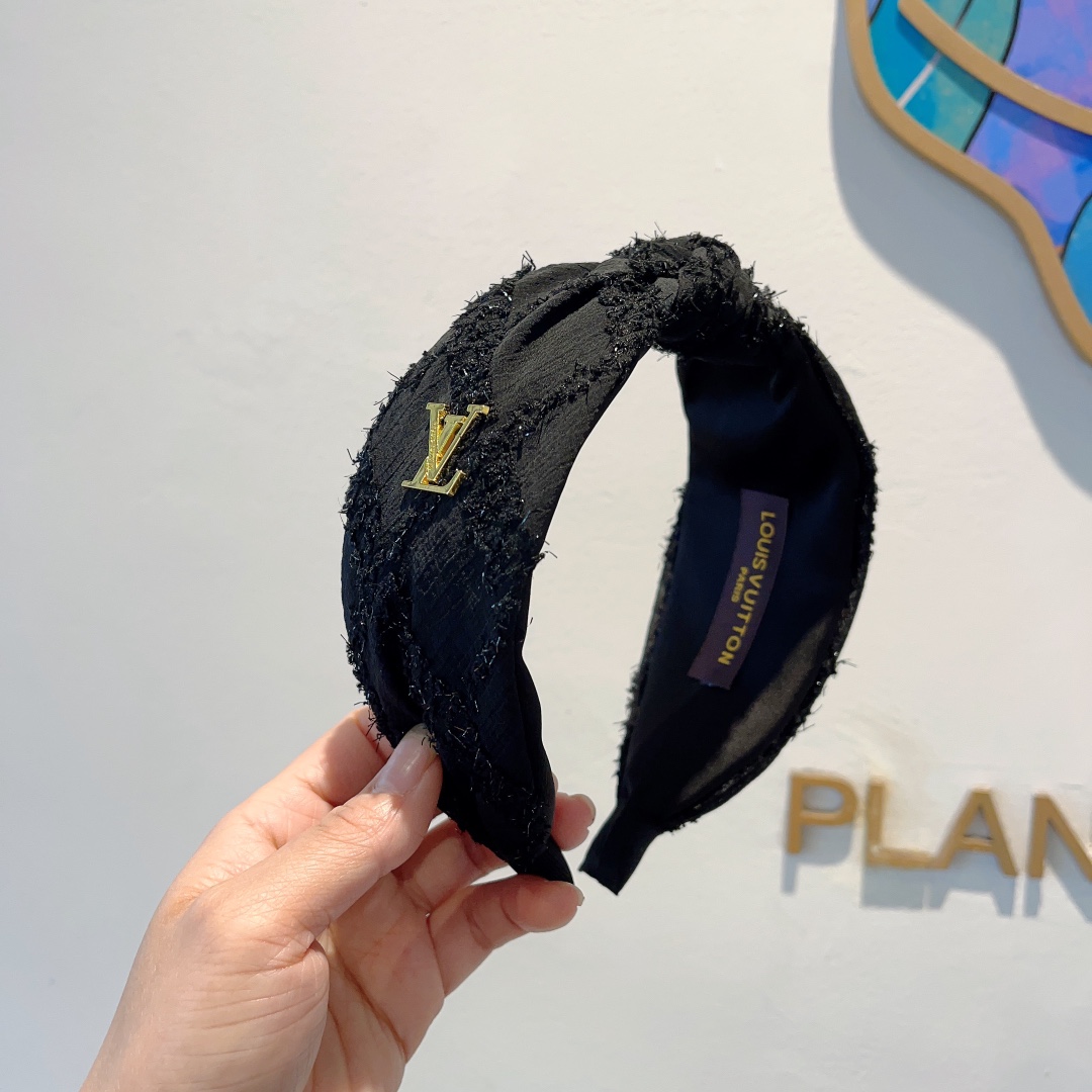 NO:280127,Packaging LV Louis Vuitton is popular with new wide version of headbands, fashionable headbands, the latest styles of the counter are coming to be fashionable and versatile, and goddess must enter!  hair accessories, hairpins, louis vuitton, louis vuitton, hairpins19860909配包装 LV 路易威登 火爆新款宽版发箍,时尚头箍,专柜最最新款来袭时尚百搭,女神必入 ！发饰,发夹,louis vuitton,louis vuitton,hairpins,accessory