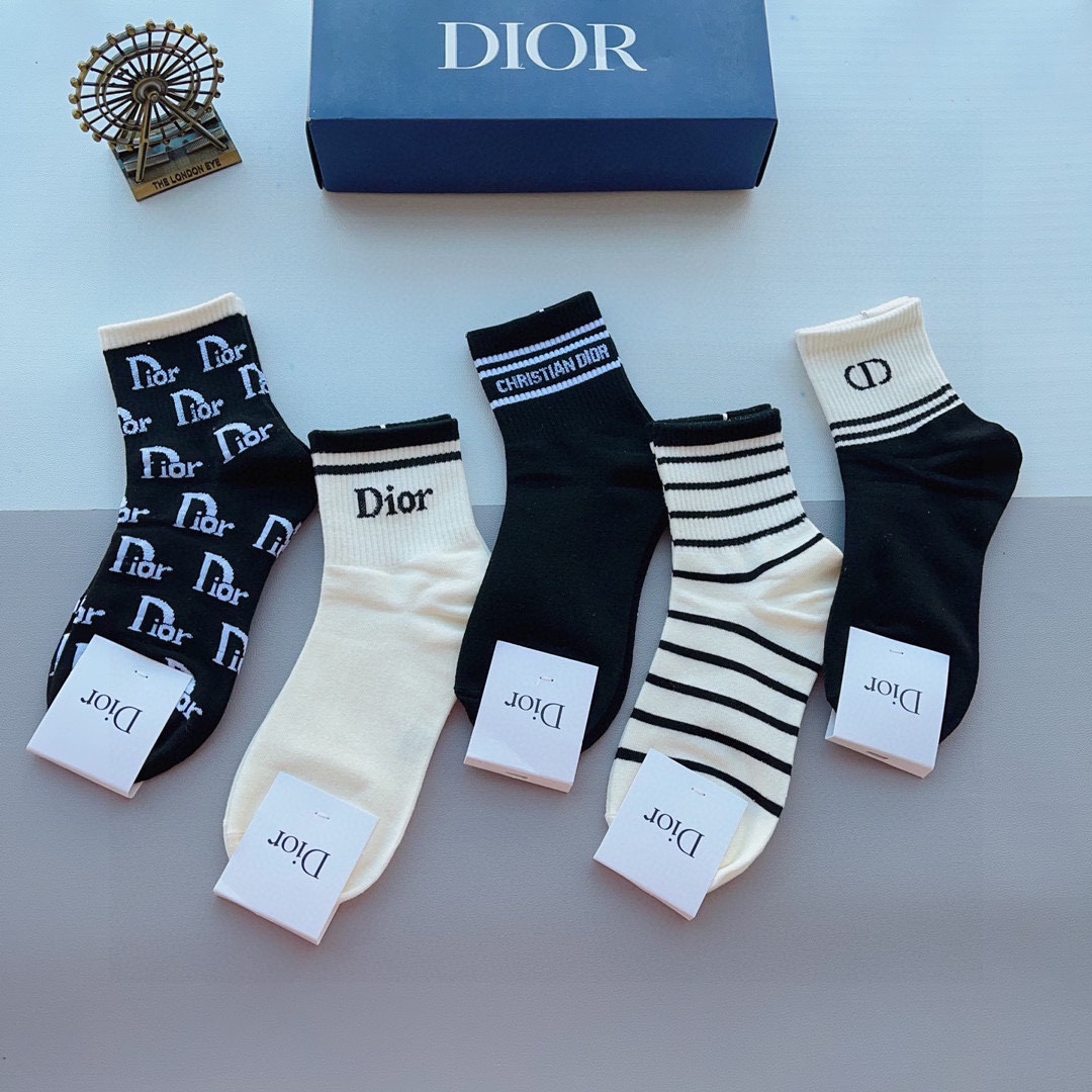 配包装一盒5双Dior迪奥新款字母罗口中筒袜子！爆款字母专柜同步中筒袜大牌出街潮人必备超好搭