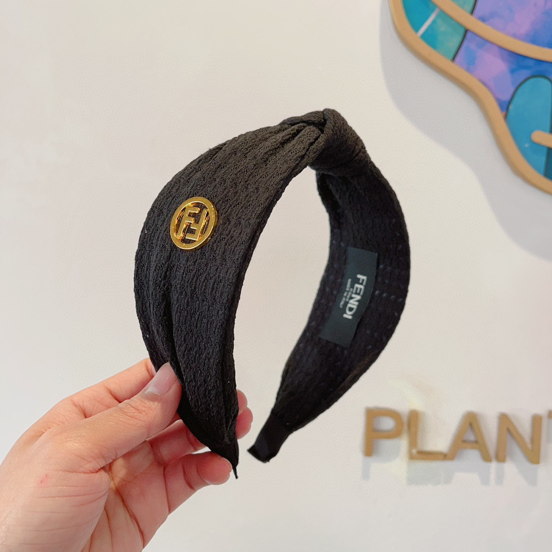 NO:280085,Packaging FENDI Popular new headband, retro wide version headband, simple and versatile, a must-have for trendy women, super high-end!  Hair accessories, hairpins, fendi, fendi, hairpins19860909配包装 FENDI 芬迪 火爆新款发箍,复古宽版头箍,简约百搭,潮女必备品,超级的高大上！发饰,发夹,fendi,fendi,hairpins,accessory