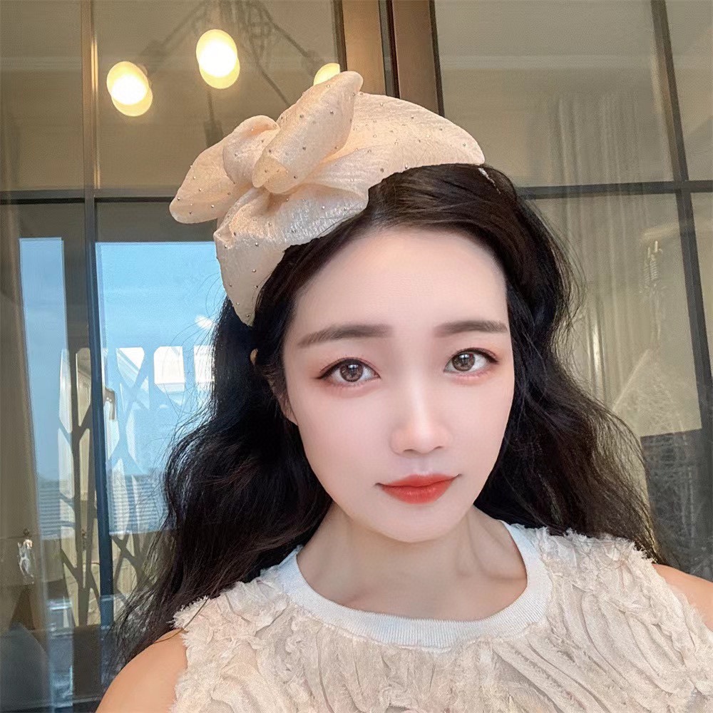 NO:280369,Packaging CHANEL (Chanel) latest summer fashion bow half hat style fashionable small fragrance headband, retro headband, popular internet celebrity products recommended. It is matched with high-end materials, super exquisite, fashionable and versatile. Hair accessories, hairpins, chanel, chanel, hairpins, hats19860909配包装 CHANEL（香奈儿）最新款夏天时尚蝴蝶结半帽型洋气小香发箍,复古头箍,网红爆款推荐 搭配高端材质,超精致,时尚百搭.发饰,发夹,chanel,chanel,hairpins,hats,accessory