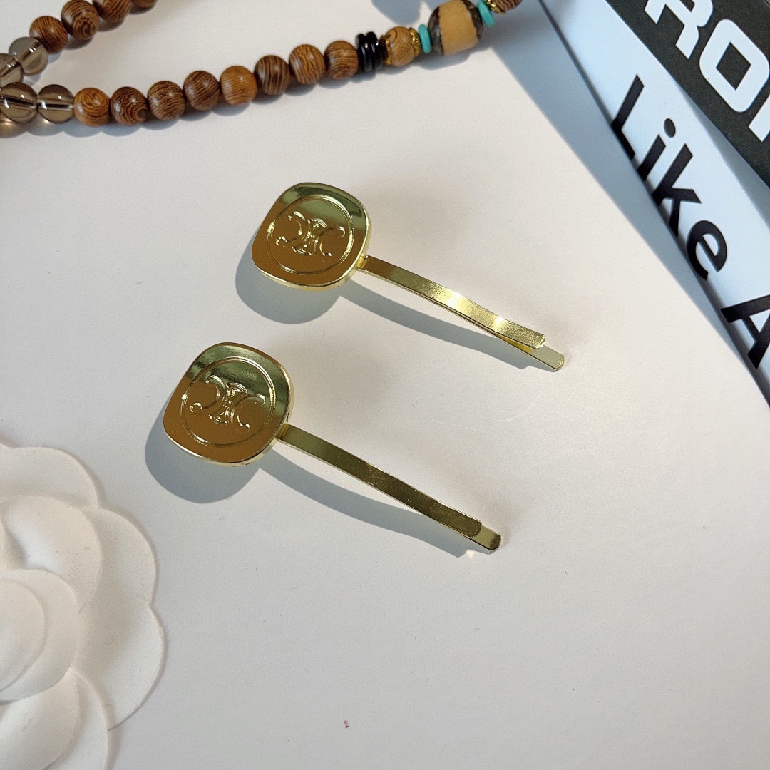 NO:280374,Packaging CELINE (1 pair) Arc de Triomphe new metal one-line clip French side clip bang clip BB clip Luxury simple original single metal material, internet celebrity fashion temperament versatile age-reducing hairpin, goddess essential hair accessories, hair clips, celine, hairpins19860909配包装 ＣELINE 赛琳（1 对）凯旋门新款金属一字夹法式边夹刘海夹BB夹 奢简原单金属材质,网红时尚气质百搭减龄发夹 ,女神必备单品发饰,发夹,celine,hairpins,accessory