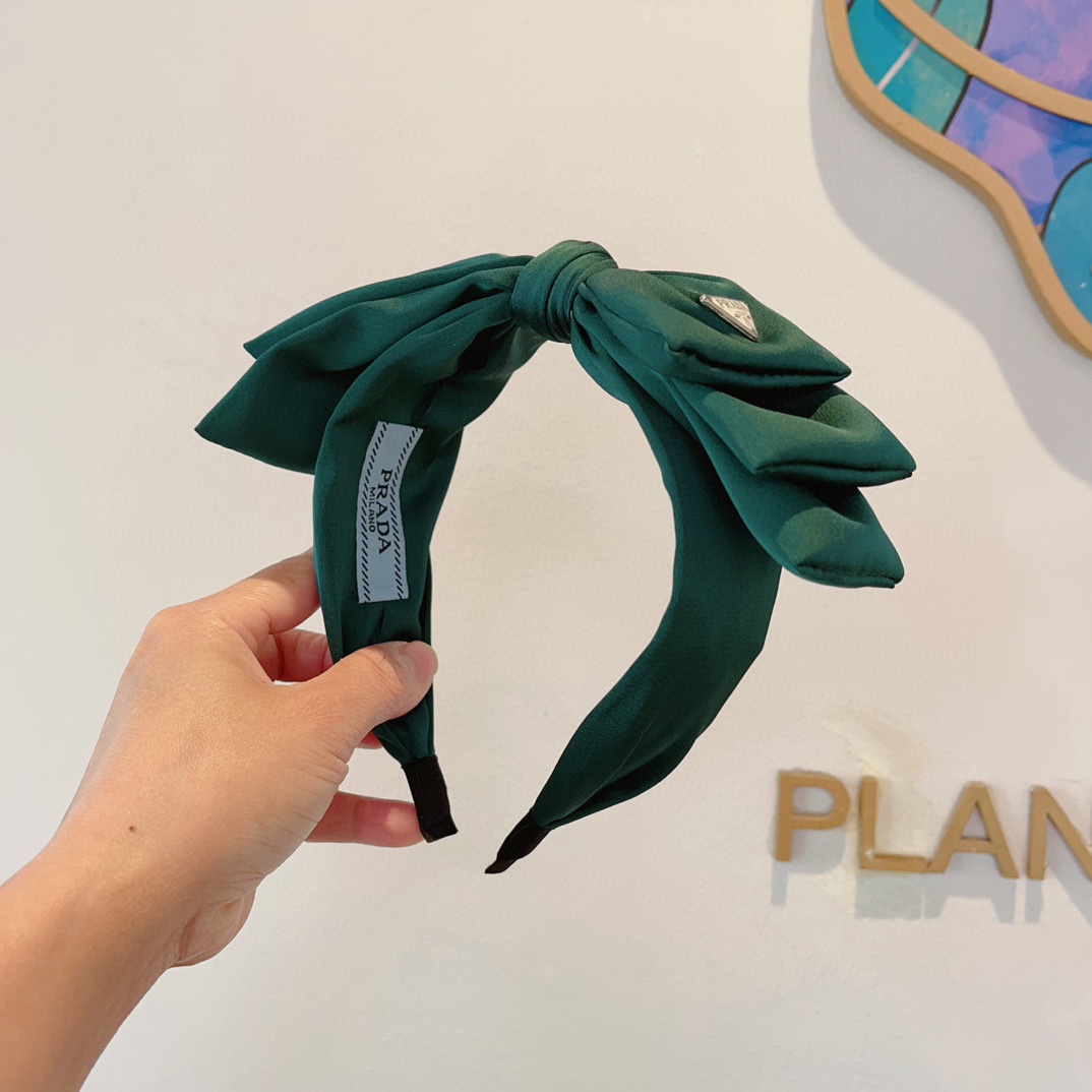 NO:280152,Packaging PRADA (Prada) New European and American bow-trends and trendy color headbands, same style as stars, goddess must-have items, very versatile, fashionable and trendy, wear it with a full of tall and generous hair accessories, hairpins, prada, prada, hairpins19860909配包装 PRADA（普拉达） 欧美新款蝴蝶结潮流色彩发箍,明星同款 女神必备单品,非常百搭,时尚潮流, 戴上它满满的高大上.发饰,发夹,prada,prada,hairpins,accessory
