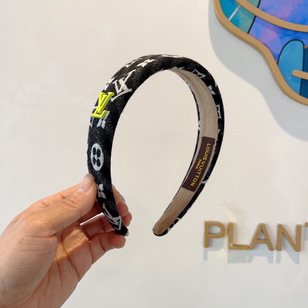 NO:280441,Packaging LV Louis Vuitton is popular with new Korean fabric plaid headbands, fashionable headbands, the latest internet celebrity style is coming to be fashionable and versatile, and goddess must enter!  hair accessories, hairpins, louis vuitton, louis vuitton, hairpins19860909配包装 LV 路易威登 火爆新款韩版布艺格子发箍,时尚头箍,网红最新款来袭时尚百搭,女神必入！发饰,发夹,louis vuitton,louis vuitton,hairpins,accessory