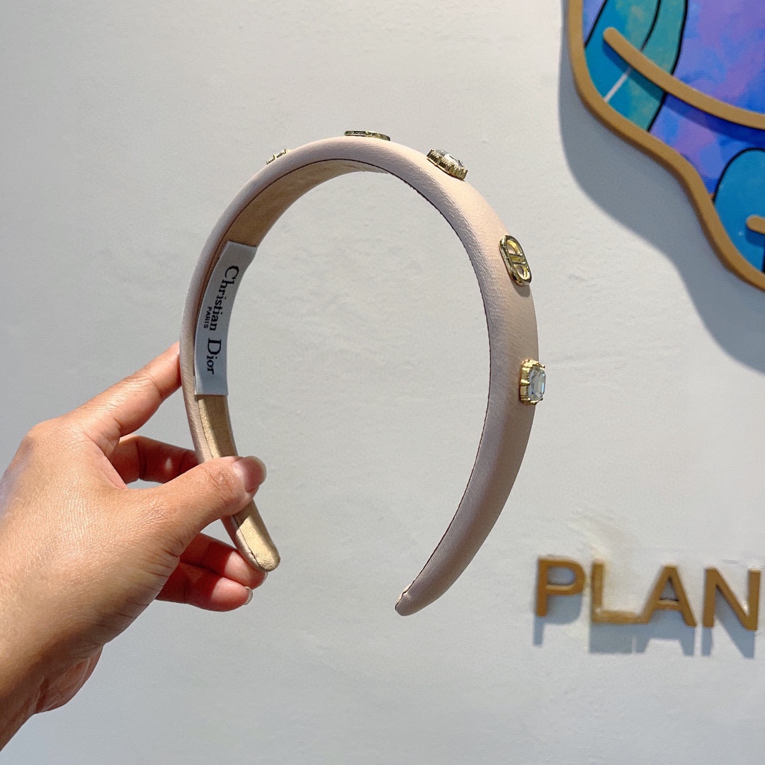 NO:280455,Packaging Dior (Dior) Popular new narrow version of hairband, counter quality, let your charm bloom, the fresh ladylike style makes fashion simpler. Hair accessories, hairpins, dior, dior, hairpins19860909配包装 Dior（迪奥） 火爆新款窄版发箍,专柜品质 让你的魅力绽放 清新淑女范让时尚更简单.发饰,发夹,dior,dior,hairpins,accessory