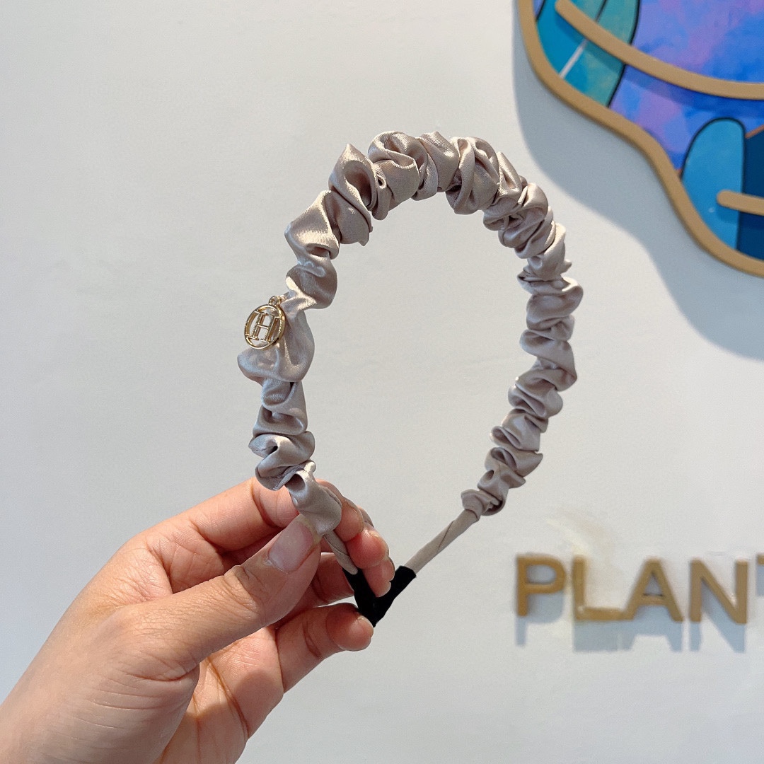 NO:280474,Packaging Hermes (Hermes) popular satin headband, same style as internet celebrity imported fabric, export orders and details are all shot!  The special fabric is very textured!  hair accessories, hairpins, hermes, hermes, hairpins19860909配包装 Hermes（爱马仕） 爆款缎面发箍,网红同款 进口面料, 出口订单、细节全部实拍！特制面料非常显质感！发饰,发夹,hermes,hermes,hairpins,accessory