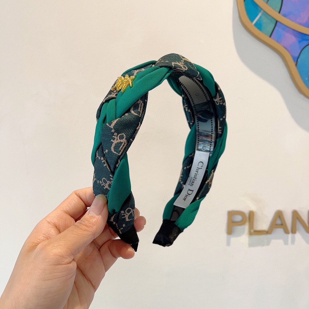 NO:280442,Packaging Dior (Dior) New wide-edge high-quality headband, Internet celebrity hot-spinned headband with teeth, let your charm bloom, the fresh ladylike style makes fashion simpler. Hair accessories, hairpins, dior, dior, hairpins19860909配包装 Dior（迪奥） 新款宽边高级感大牌发箍, 网红爆款带齿防滑头箍、让你的魅力绽放 清新淑女范让时尚更简单.发饰,发夹,dior,dior,hairpins,accessory