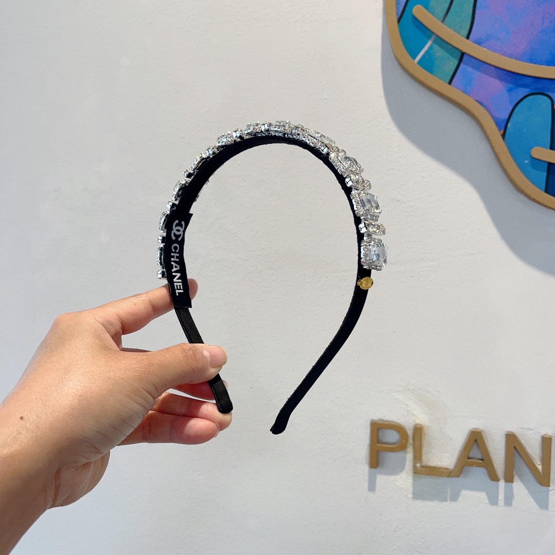 NO:280742,Packaging CHANEL (Chanel) latest full-diamond small fragrant headband, fragrant nipple headband, retro headband, popular internet celebrity products super exquisite, fashionable and versatile!  Hair accessories, hairpins, chanel, chanel, hairpins19860909配包装 CHANEL（香奈儿）最新款全钻小香发箍,香奶奶头箍,复古头箍,网红爆款推荐 超精致,时尚百搭！发饰,发夹,chanel,chanel,hairpins,accessory