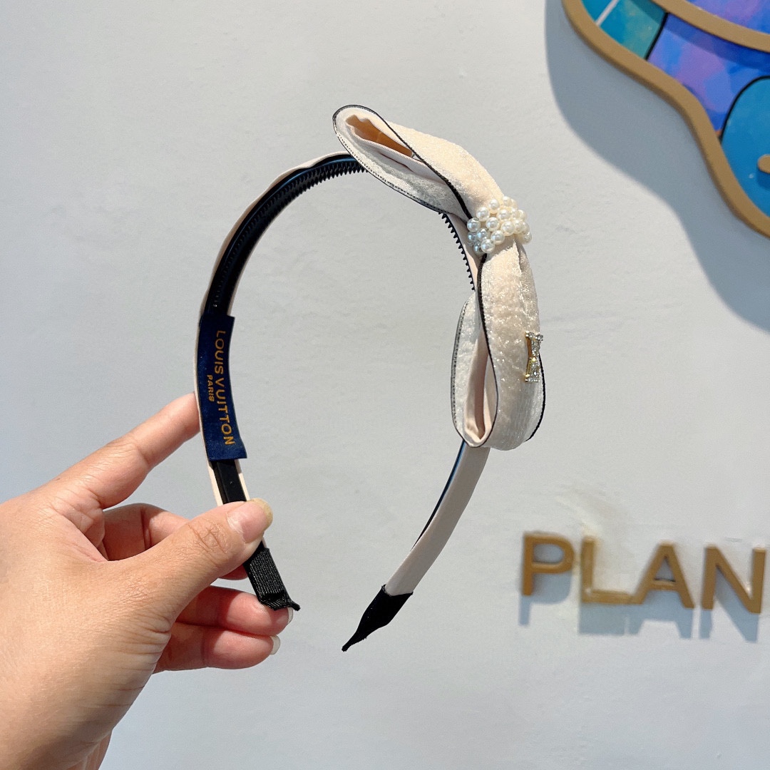 NO:280740,Packaging LV Louis Vuitton is popular with new Korean style headbands, fashionable headbands, the latest internet celebrity style is coming to be fashionable and versatile, and goddess must enter!  hair accessories, hairpins, louis vuitton, louis vuitton, hairpins19860909配包装 LV 路易威登 火爆新款韩版发箍,时尚头箍,网红最新款来袭时尚百搭,女神必入！发饰,发夹,louis vuitton,louis vuitton,hairpins,accessory