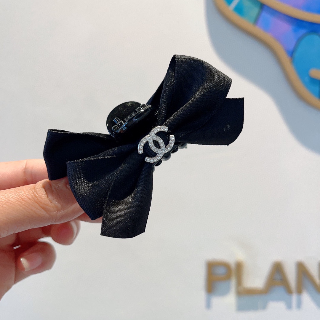 NO:281059,Packaging CHANEL (Chanel) New European and American dual C trendy clips, same style as celebrities, goddess must-have items, very versatile, fashionable hairpins, wear it full of tallness. Hair accessories, hairpins, chanel, chanel, hairpins19860909配包装 CHANEL（香奈儿） 欧美新款双C潮流抓夹,明星同款 女神必备单品,非常百搭,时尚发夹, 戴上它满满的高大上.发饰,发夹,chanel,chanel,hairpins,accessory