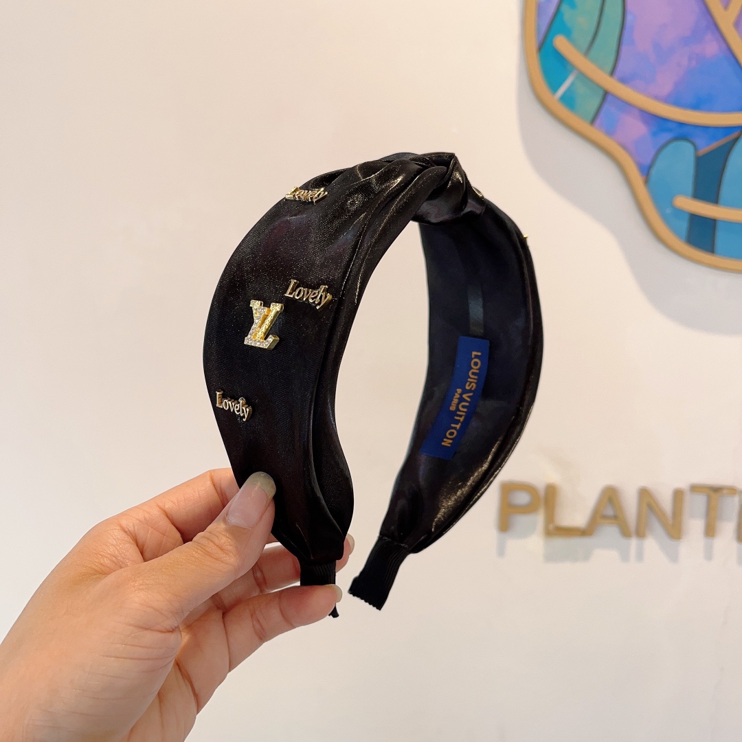 NO:280812,Packaging LV Louis Vuitton is popular with new satin wide version headbands, fashionable headbands, the latest styles of the counter are coming to be fashionable and versatile, and goddess must enter!  hair accessories, hairpins, louis vuitton, louis vuitton, hairpins19860909配包装 LV 路易威登 火爆新款缎面宽版发箍,时尚头箍,专柜最最新款来袭时尚百搭,女神必入 ！发饰,发夹,louis vuitton,louis vuitton,hairpins,accessory