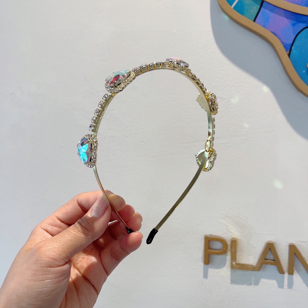 NO:281069,Packaging CHANEL Chanel The same European and American Baroque headbands as Internet celebrities, high-end color diamond alloy thin headbands, all the details are shot!  Handmade special craftsmanship Korean style fashionable and versatile!  Hair accessories, hairpins, chanel, chanel, hairpins19860909配包装 CHANEL 香奈儿 网红同款欧美巴洛克发箍,高级感彩钻合金细头箍 细节全部实拍！手工特制工艺 韩版时尚百搭款！发饰,发夹,chanel,chanel,hairpins,accessory