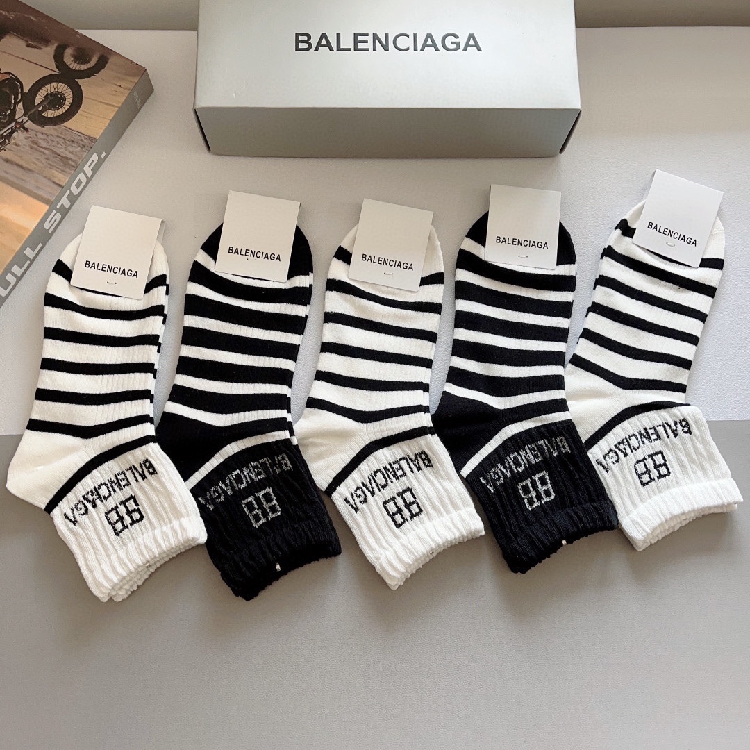 配包装一盒5双BALENCIAGA巴黎世家高版本超级柔软长筒袜子潮人必不可少的时尚专柜代购长筒袜子搭配起