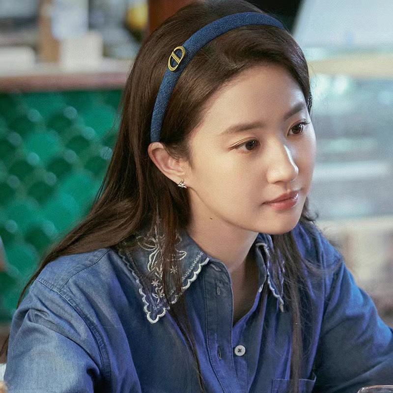 NO:281124,Packaging Dior (Dior) Popular new narrow version of hairband, counter quality, let your charm bloom, the fresh ladylike style makes fashion simpler. Hair accessories, hairpins, dior, dior, hairpins19860909配包装 Dior（迪奥） 火爆新款窄版发箍,专柜品质 让你的魅力绽放 清新淑女范让时尚更简单.发饰,发夹,dior,dior,hairpins,accessory