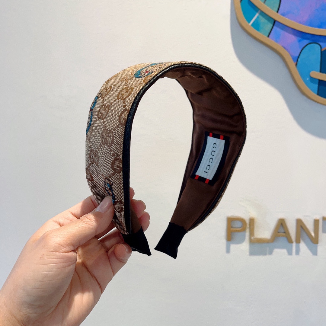 NO:281406,Packaged by Gucci Internet celebrity classic new wide version headband, goddess must-have item, versatile style when going out, fashionable and trendy!  Hair accessories, hairpins, gucci, hairpins19860909配包装 Gucci古奇 网红经典新款宽版发箍,女神必备单品,外出百搭款,时尚潮流！发饰,发夹,gucci,hairpins,accessory