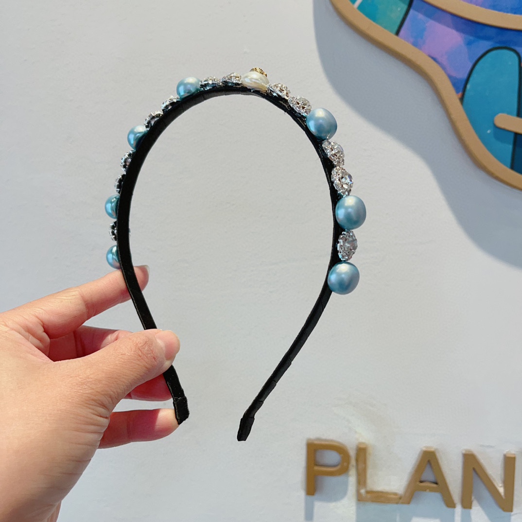 NO:281427,Packaging CHANEL (Chanel) latest small fragrant pearl headband, retro headband, popular internet celebrity products recommended. It is matched with high-end materials, super exquisite, fashionable and versatile. Hair accessories, hairpins, chanel, chanel, hairpins19860909配包装 CHANEL（香奈儿）最新款小香珍珠发箍,复古头箍,网红爆款推荐 搭配高端材质,超精致,时尚百搭.发饰,发夹,chanel,chanel,hairpins,accessory