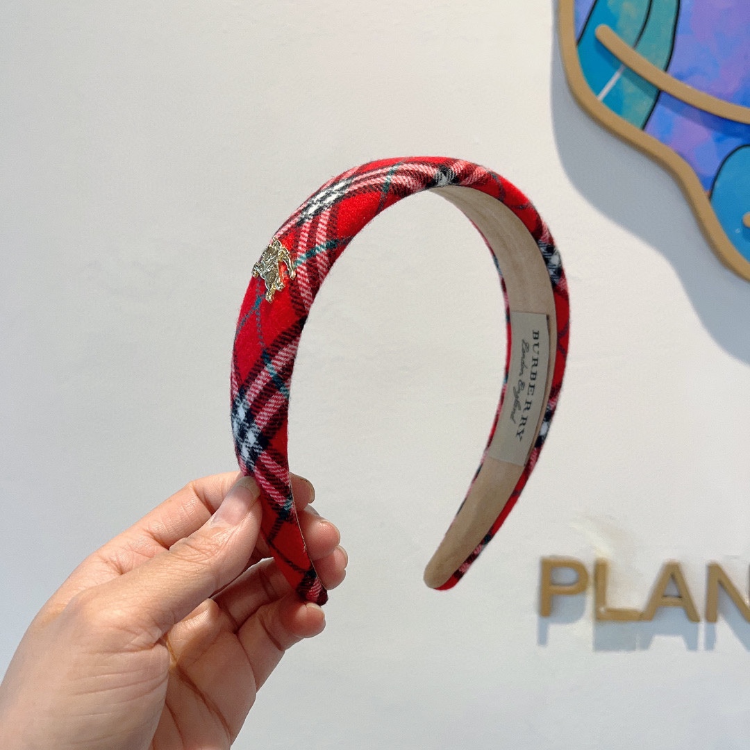 NO:281431,Packaging Burberry BURBERRY new headband, customer-supplied fabric, all the details are shot!  Very pleasing and versatile, suitable for various occasions!  Hair accessories, hairpins, burberry, burberry, hairpins19860909配包装 巴宝莉BURBERRY 新款发箍,客供面料 细节全部实拍！非常耐看又百搭、适合各种场合搭配！发饰,发夹,burberry,burberry,hairpins,accessory