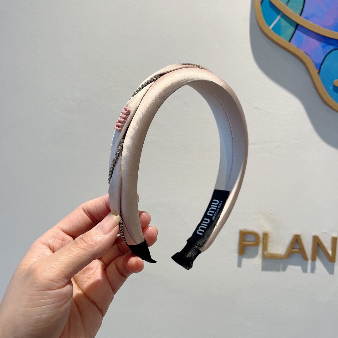 NO:281398,Packaging MIUMIU's new handmade headband, original single product, simple and versatile, a must-have for trendy women, super high-end!  Hair accessories, hairpins, miumiu, hairpins19860909配包装 MIUMIU（缪缪）新款手工制作发箍,原单货,简约百搭,潮女必备品,超级的高大上！发饰,发夹,miumiu,hairpins,accessory