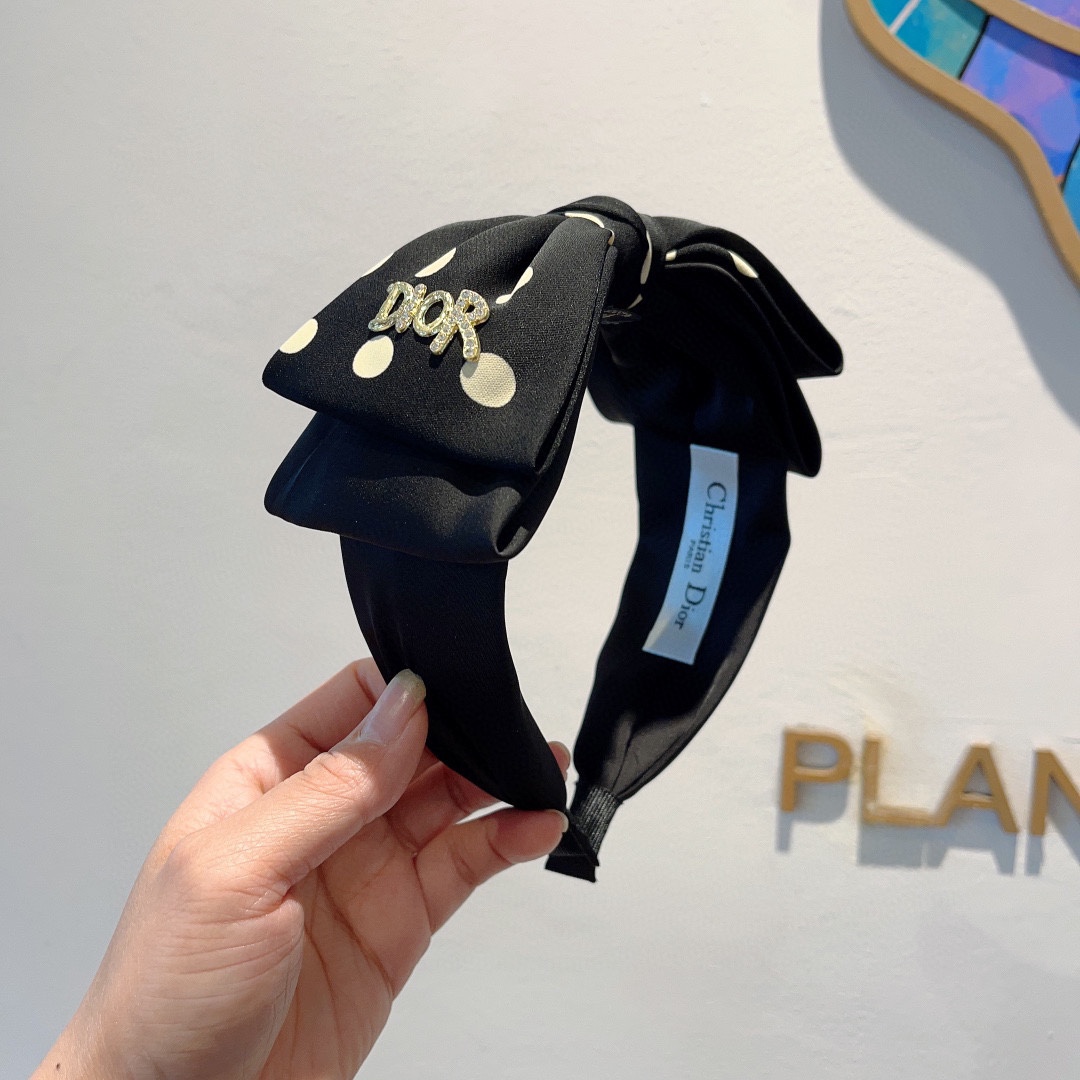 NO:281405,Packaging Dior (Dior) Popular new bow polka dot headband, original counter stock, let your charm bloom, the fresh lady style makes fashion simpler. Hair accessories, hairpins, dior, dior, hairpins19860909配包装 Dior（迪奥） 火爆新款蝴蝶结波点发箍,专柜原单货,让你的魅力绽放 清新淑女范让时尚更简单.发饰,发夹,dior,dior,hairpins,accessory