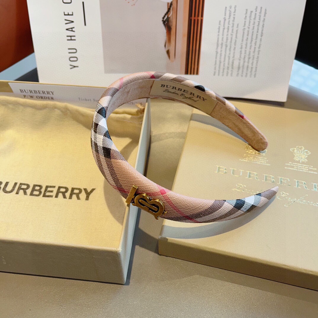 配包装巴宝莉BURBERRY新款PU皮发箍客供面料细节全部实拍！非常耐看又百搭百搭款适合各种场合搭配！