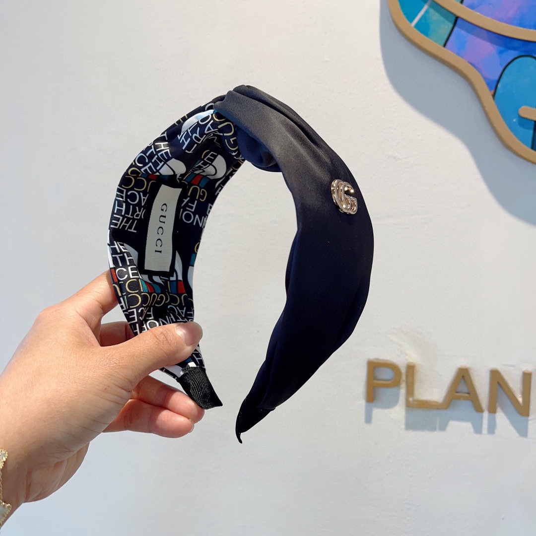 NO:281969,Packaged by Gucci Guci, a classic new headband for internet celebrities, a must-have single headband for goddesses, very versatile and fashionable!  Hair accessories, hairpins, gucci, hairpins19860909配包装 Gucci古奇 网红经典新款发箍,女神必备单品头箍,非常百搭,时尚潮流！发饰,发夹,gucci,hairpins,accessory