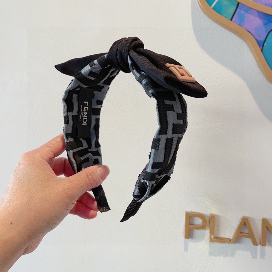 NO:281975,Packaging FENDI Popular new bow headband, retro headband, simple and versatile, a must-have for trendy women, super high-end!  Hair accessories, hairpins, fendi, fendi, hairpins19860909配包装 FENDI 芬迪 火爆新款蝴蝶结发箍,复古头箍,简约百搭,潮女必备品,超级的高大上！发饰,发夹,fendi,fendi,hairpins,accessory