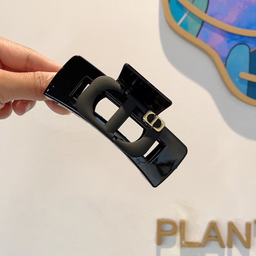 NO:282078,Packaging Dior (Dior) New European and American trendy clips, same style as celebrities, goddess must-have items, very versatile, fashionable hairpins, wear it full of tallness. Multi-color hair accessories, hairpins, dior, dior, hairpins19860909配包装 Dior（迪奥） 欧美新款潮流抓夹,明星同款 女神必备单品,非常百搭,时尚发夹, 戴上它满满的高大上.多色可选发饰,发夹,dior,dior,hairpins,accessory