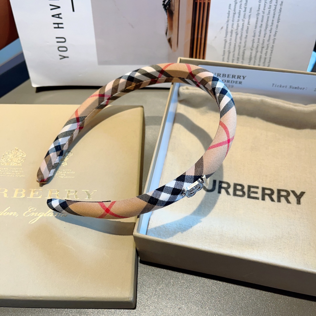 配包装巴宝莉BURBERRY新款高版格纹窄版发箍客供面料头箍细节全部实拍！非常耐看又百搭适合各种场合搭配