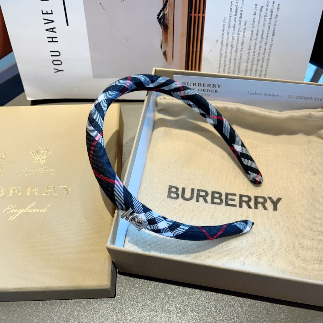 配包装巴宝莉BURBERRY新款高版格纹窄版发箍客供面料头箍细节全部实拍！非常耐看又百搭适合各种场合搭配