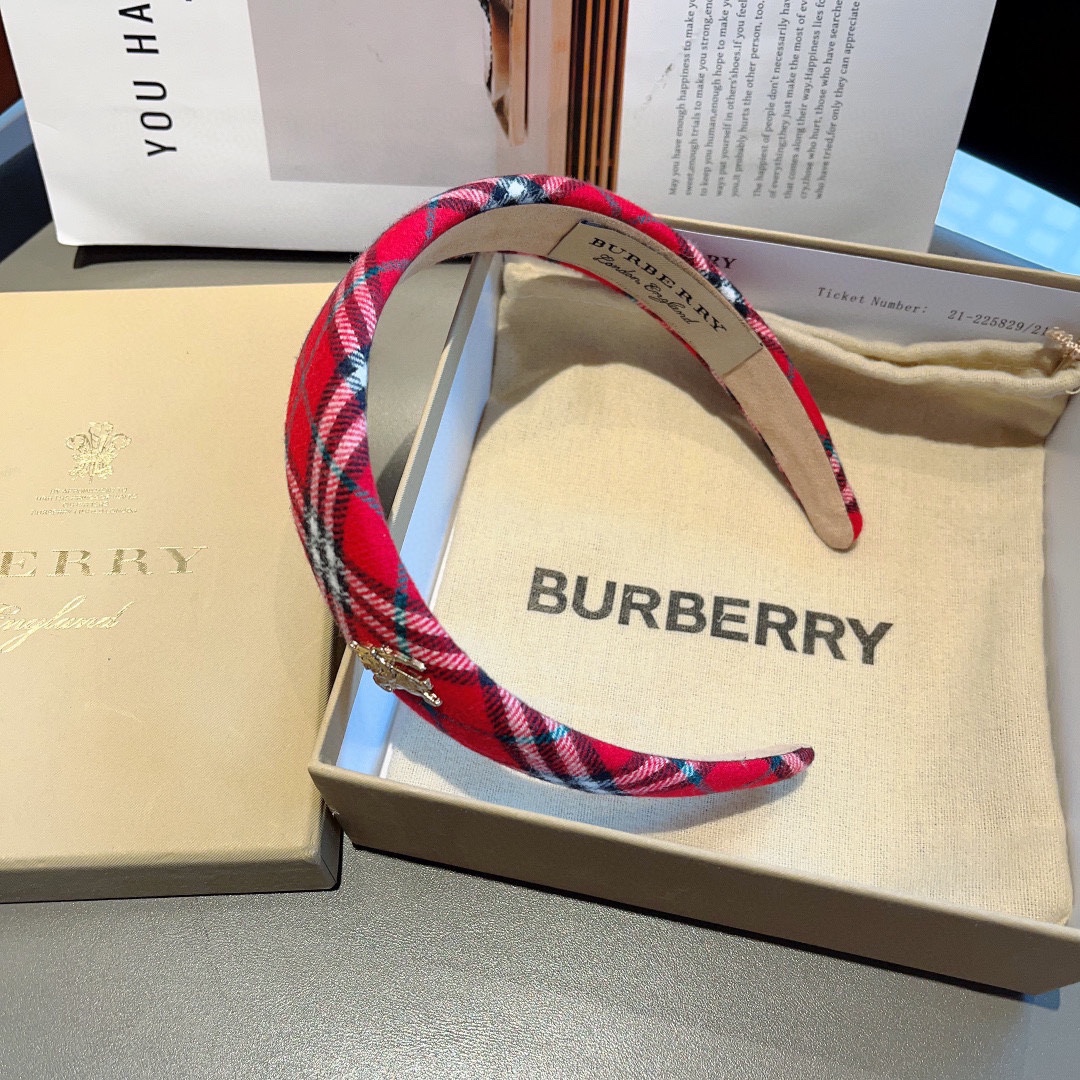 配包装巴宝莉BURBERRY新款发箍客供面料细节全部实拍！非常耐看又百搭适合各种场合搭配！