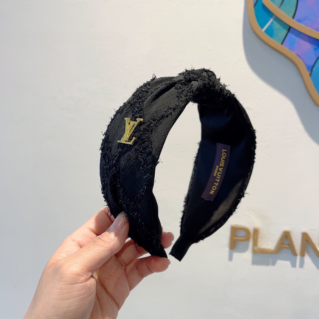 NO:282657,Packaging LV Louis Vuitton is popular with new wide version of headbands, fashionable headbands, the latest styles of the counter are coming to be fashionable and versatile, and goddess must enter!  hair accessories, hairpins, louis vuitton, louis vuitton, hairpins19860909配包装 LV 路易威登 火爆新款宽版发箍,时尚头箍,专柜最最新款来袭时尚百搭,女神必入 ！发饰,发夹,louis vuitton,louis vuitton,hairpins,accessory